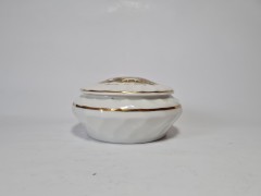 Шкатулка-бонбоньерка винтажная Castelroux "Пастух с девушкой", фарфор, 12 х 7см, Франция, 1950-60гг.