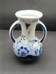 Ваза винтажная малая Delft Blue с цветочным декором, ручная роспись, фарфор, 12 х 9 см, Голландия, 1950-60гг.