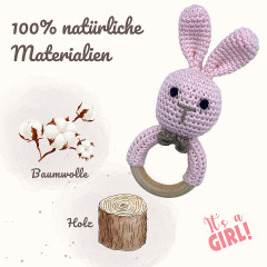 Angels Baby Gehakelte Babyrassel aus Baumwolle mit Beissring aus Holz in niedlichem Tiermotiv Вязаная крючком детская погремушка из хлопка с деревянным колечком для прорезывания зубов в милом зверином мотиве.