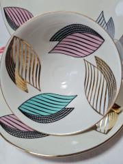 Z & Co Tirschenreuth Bavaria Винтажное чайное трио "Абстракция" с разноцветным рисунком позолоченным ободком, Германия, 1960-70гг.