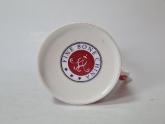 Кружка винтажная Fine Bone China "Около пекарни в канун Рождества", 10 х 11,5 см, Китай, 1960-70гг.