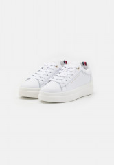 Tommy Hilfiger FEMININE ELEVATED Trainers white/gold FEMININE ELEVATED кроссовки белое золото