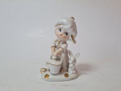 Peach Elegance Фарфоровые статуэтки с позолотой "Мальчик в синей кепке с лейкой и кроликом" и "Мальчик в белой кепке", ручная роспись, 2шт х 8см x 5см, Тайвань, 1960-70гг.