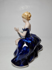 ARPO Винтажная статуэтка "Девушка в синем платье и с веером", 8см x 16см, Румыния, 1960-70гг.